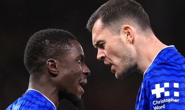 英超-盖耶掌掴队友直红霍尔破门 曼联0-1埃弗顿