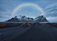 队长同框！赵睿出席詹姆斯中国行活动 开心与现场球迷打招呼