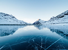队长同框！赵睿出席詹姆斯中国行活动 开心与现场球迷打招呼